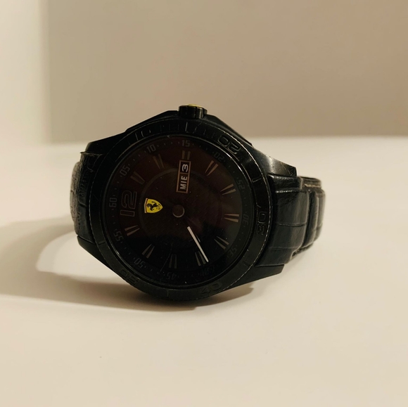 Ferrari Mens Watch Scuderia Black Leather Strapsf. - Picture 7 of 7
